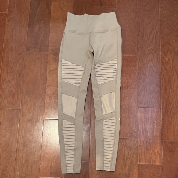 ALO Yoga women’s small Leggings in Tan taupe - Picture 3 of 8